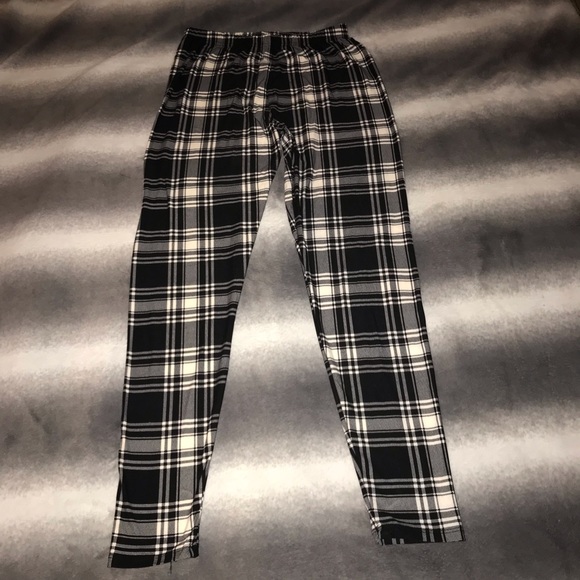 🚫SOLD🚫 Du North Curvy Black White Plaid Leggings - Picture 4 of 5